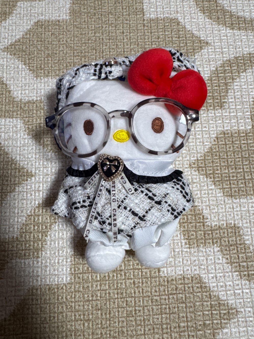 Hello Kitty white & black lace dress with red bow bag charm #kawaii #sanrio